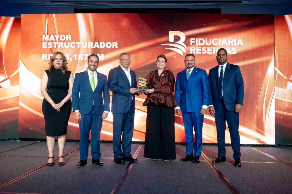 La Fiduciaria Reservas fue reconocida como el Mayor Estructurador delmercado de valores de la República Dominicana, en la VII Edición de losPremios BVRD 2025 de la Bolsa de Valores.