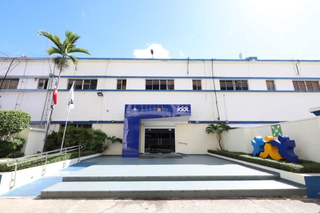 La Dirección General de Contrataciones Públicas (DGCP) aclaró este martes que los contratos que realiza el Seguro Nacional de Salud (SENASA) con los Prestadores de Servicios de Salud (PSS) se rigen principalmente por el sistema normativo propio del Régimen de Seguridad Social, establecido por la Ley 87-01, y no por la Ley 340-06 sobre Compras y Contrataciones Públicas.