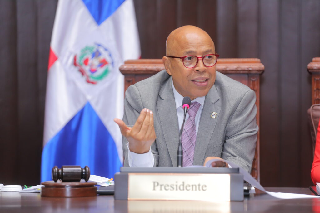  El Pleno de la Cámara de Diputados inició este lunes el conocimiento del proyecto de ley orgánica que instituye el Código Procesal Penal de la República Dominicana, logrando leer íntegramente 331 artículos de 471 que lo componen, en una sesión que se prolongó por más de seis horas.