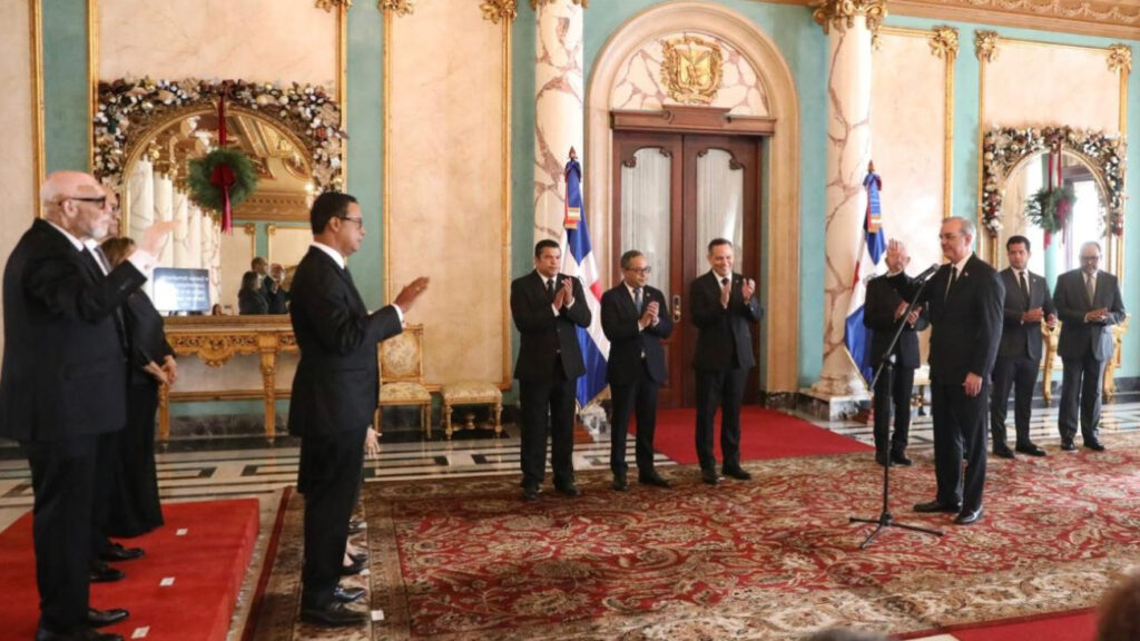  El Consejo Nacional de la Magistratura (CNM), presidido por el presidente Luis Abinader, juramentó este lunes a los nuevos jueces seleccionados para integrar la Suprema Corte de Justicia (SCJ), tras concluir el proceso de evaluación correspondiente.