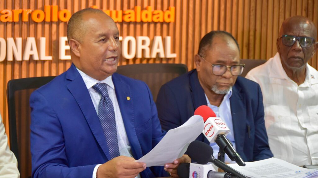 El Frente Agropecuario del Partido Revolucionario Moderno (PRM) anunció para el sábado 13 de diciembre su ya tradicional Feria Navideña con productos como pollo, cerdo, papas, plátanos, huevos, hortalizas y otros rubros de consumo masivo a bajos precios y de primera calidad.