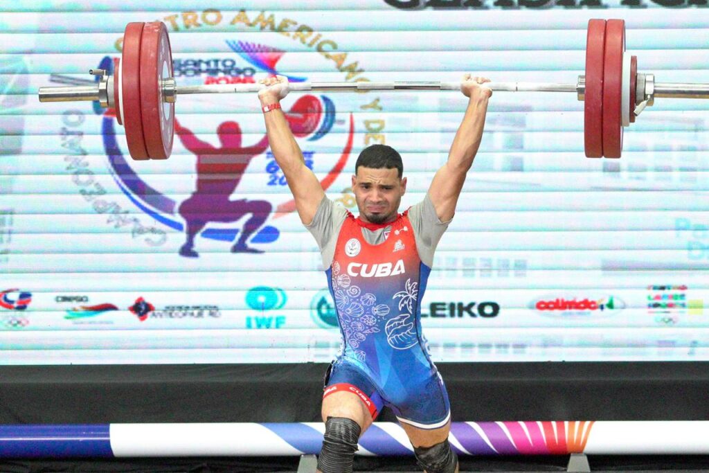 La dominicana Dahiana Ortiz otorgó al país tres medallas de oro en el inicio del Campeonato Centroamericano y del Caribe de Levantamiento de Halterofilia, que inició este lunes en el pabellón José Joaquín Puello, del Parque del Este.