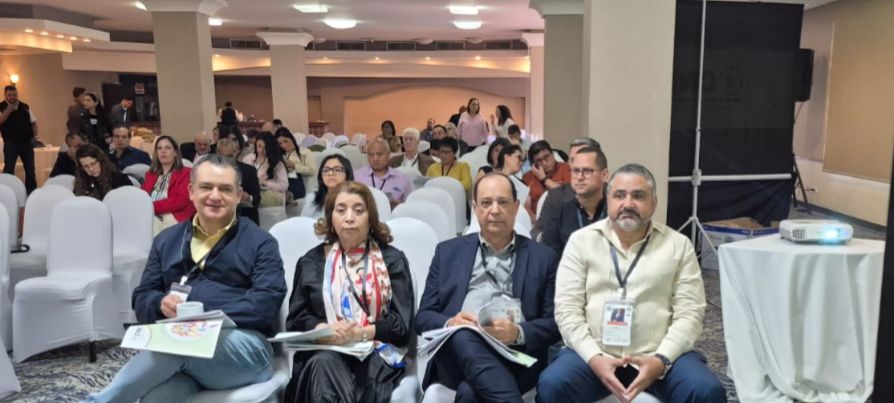 El presidente de la Junta Central Electoral, Román Andrés Jáquez Liranzo, en su calidad de jefe de la Misión de Observación Electoral de la Unión Interamericana de Organismos Electorales (UNIORE), entregó este martes a la presidenta del Consejo Nacional Electoral de Honduras, Ana Paola Hall, el informe preliminar de las elecciones generales de este país para período 2026-2030, celebradas el pasado 30 de noviembre de 2025.