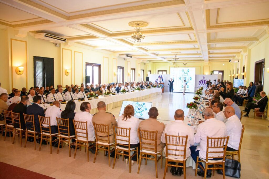 San Cristóbal. La operatividad de la Fuerza de Tarea de Seguridad del Gobierno continúa fortaleciendo la lucha contra la delincuencia en esta provincia, con un incremento sostenido del patrullaje, acciones tácticas y la expansión del sistema de videovigilancia, tras los operativos iniciados el pasado 7 de noviembre.