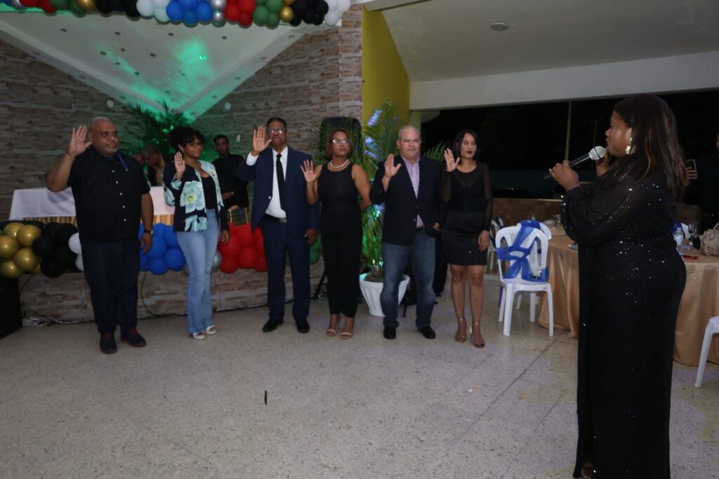 El Sindicato Nacional de Trabajadores de la Prensa (SNTP), filial Santo Domingo Oeste, celebró con gran éxito la juramentación de su nueva directiva para el periodo 2025-2027, en un emotivo acto que congregó a destacadas figuras del ámbito político, social, deportivo y de la comunicación.