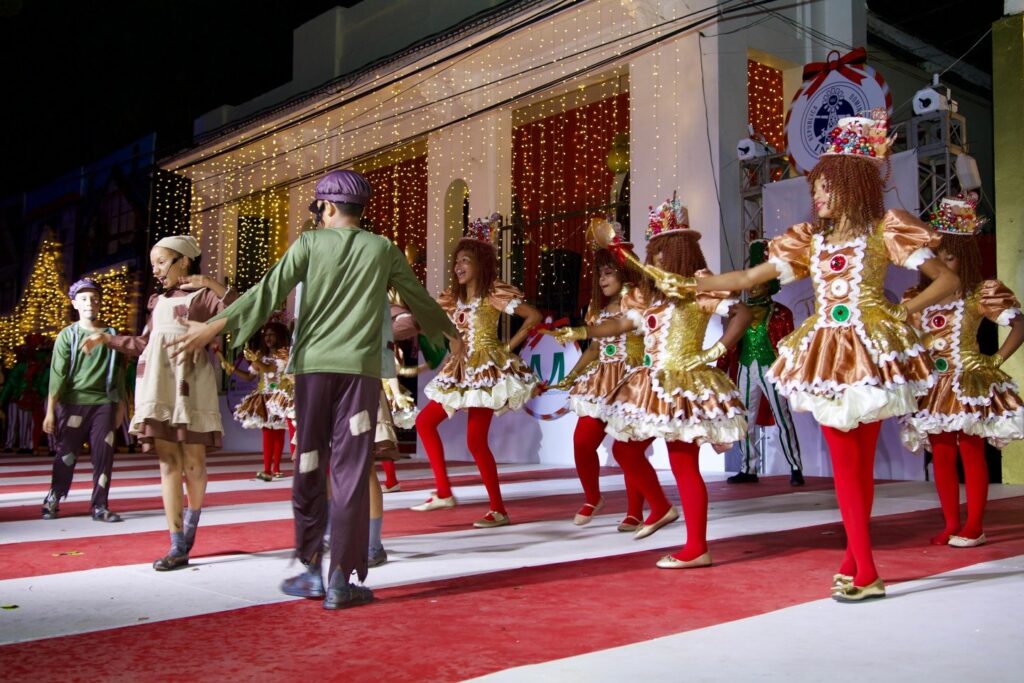 La Alcaldía de Mao, encabezada por el alcalde Yohendy Jiménez, junto al Programa de Proyectos Estratégicos y Especiales de la Presidencia (PROPEEP), dirigido por Robert Polanco, dejó inaugurado el Parque Mágico, una de las iniciativas navideñas más esperadas del país y el proyecto que marca el cierre del programa nacional de iluminación de parques.