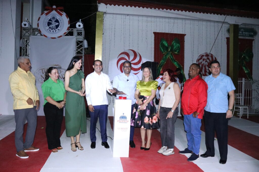 La Alcaldía de Mao, encabezada por el alcalde Yohendy Jiménez, junto al Programa de Proyectos Estratégicos y Especiales de la Presidencia (PROPEEP), dirigido por Robert Polanco, dejó inaugurado el Parque Mágico, una de las iniciativas navideñas más esperadas del país y el proyecto que marca el cierre del programa nacional de iluminación de parques.
