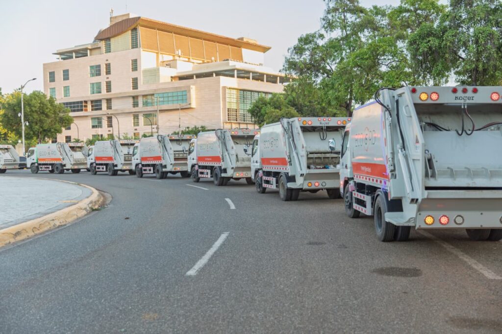 - La Alcaldía del Distrito Nacional y la Unidad Ejecutora ECO5RD iniciaron los trabajos correspondientes a la Ruta de la Limpieza Navideña, un operativo conjunto que se desarrollará en la capital desde el 16 de diciembre hasta el 9 de enero