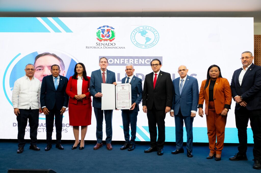 El Senado de la República y la Organización Panamericana de la Salud (OPS/OMS) firmaron este lunes un acuerdo marco de cooperación técnica con el objetivo primordial de impulsar el derecho a la salud y avanzar hacia la cobertura universal en el país.
