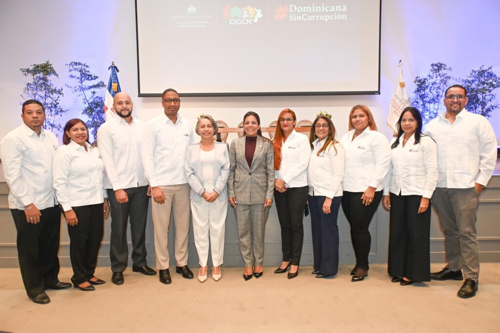 El Instituto Dominicano de Aviación Civil (IDAC) logró un reconocimiento, esta vez, por promover el valor de la Meritocracia y fomentar la igualdad de oportunidades y el desarrollo basado en el desempeño de sus colaboradores, durante la Campaña Nacional por la Integridad en la Administración Pública Año 2025, “Dominicana Sin Corrupción”, que organiza la Dirección General de Ética e Integridad Gubernamental (DIGEIG), en su quinta versión