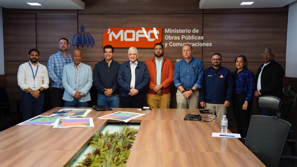 El ministro de Obras Públicas, Eduardo Estrella, y el director ejecutivo del Instituto Nacional de Aguas Potables y Alcantarillados (INAPA), Wellington Arnaud, sostuvieron una reunión en la cual se estableció un protocolo a ser aplicado en los territorios en los cuales se realizarán trabajos de acueductos y alcantarillados a fin de garantizar un mayor nivel de eficiencia. Asimismo, se acordó una reunión mensual para dar seguimiento a los proyectos.