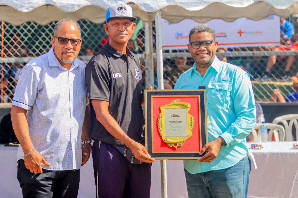  La Liga de Béisbol Calcaño celebró un torneo infantil dirigido a niños de 9 a 11 años, con el objetivo de fomentar el deporte, la disciplina y la sana convivencia, en el play de la Manzana 26 del sector Las Caobas, en Santo Domingo Oeste, con una amplia participación comunitaria.