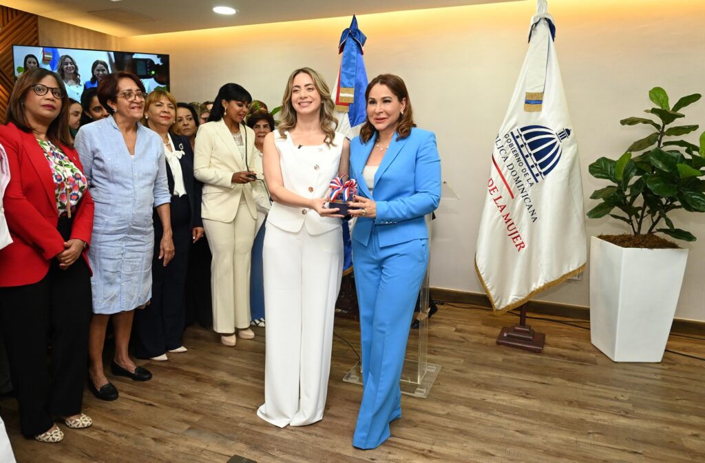 Mayra Jiménez se despidió del Ministerio de la Mujer al concluir cinco años y medio al frente de la institución, etapa que describió como un período de servicio marcado por la transformación estructural del órgano rector de las políticas públicas de igualdad y equidad de género en la República Dominicana.