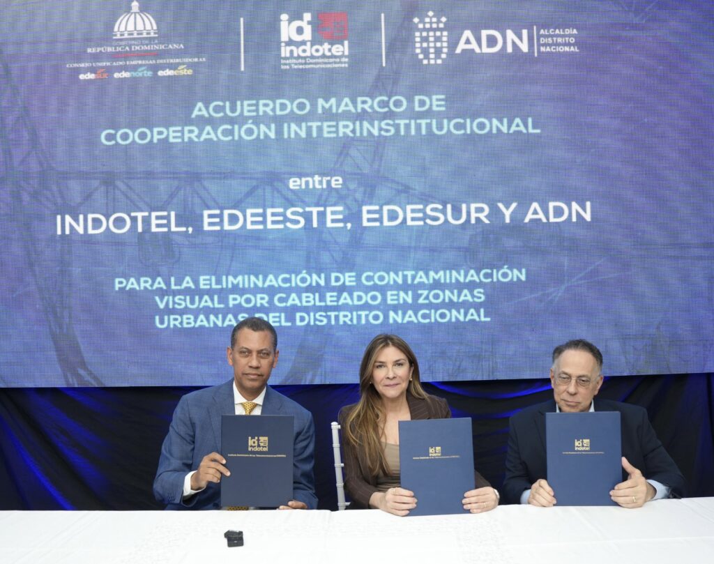 El Instituto Dominicano de las Telecomunicaciones (Indotel), la Alcaldía del Distrito Nacional (ADN) y el Consejo Unificado de las Empresas Distribuidoras de Electricidad (CUED) firmaron un acuerdo de cooperación para avanzar en el retiro del cableado aéreo en desuso y obsoleto, así como en el ordenamiento de las infraestructuras que afectan la imagen urbana y la seguridad de la ciudadanía.