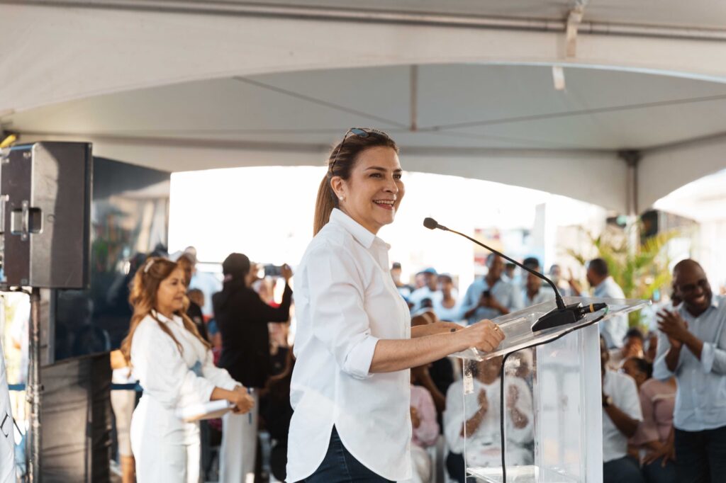 Carolina Mejía inauguró el parque lineal Villa María, una recuperación integral que devuelve aceras para que los ciudadanos transiten libremente y disfruten de un nuevo espacio caracterizado por el orden.