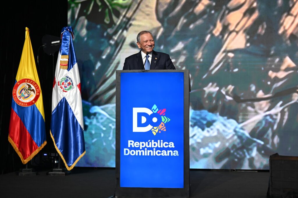 El presidente ejecutivo del Banco de Reservas, Leonardo Aguilera, destacó el liderazgo del presidente Luis Abinader y del ministro de Turismo, David Collado, como factores determinantes en el posicionamiento internacional de la República Dominicana como destino turístico y polo de inversión.