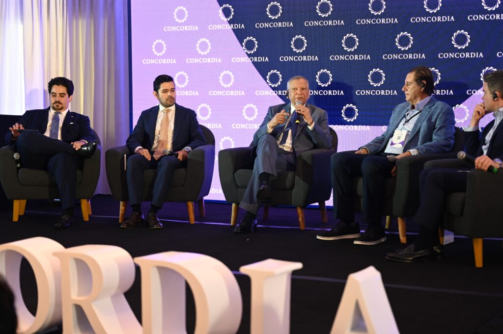 El presidente ejecutivo del Banco de Reservas de la República Dominicana, doctor Leonardo Aguilera, afirmó que el crecimiento sostenido de la inversión extranjera directa en el país responde al clima de estabilidad institucional, respeto a la seguridad jurídica y confianza en las políticas públicas impulsadas por el Gobierno.