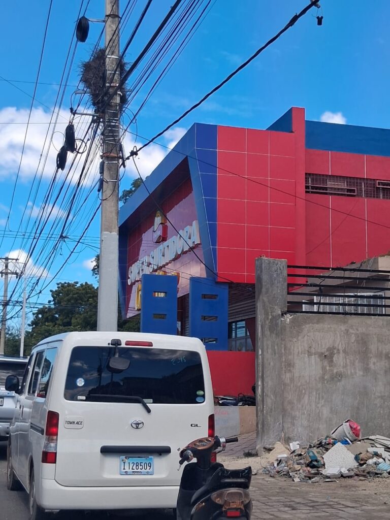  La Empresa Distribuidora de Electricidad del Este (Edeeste) informa sobre la detección de una reincidencia en la manipulación del medidor eléctrico correspondiente a la empresa Surtidora Cristo Viene ubicada en la provincia San Pedro de Macorís.