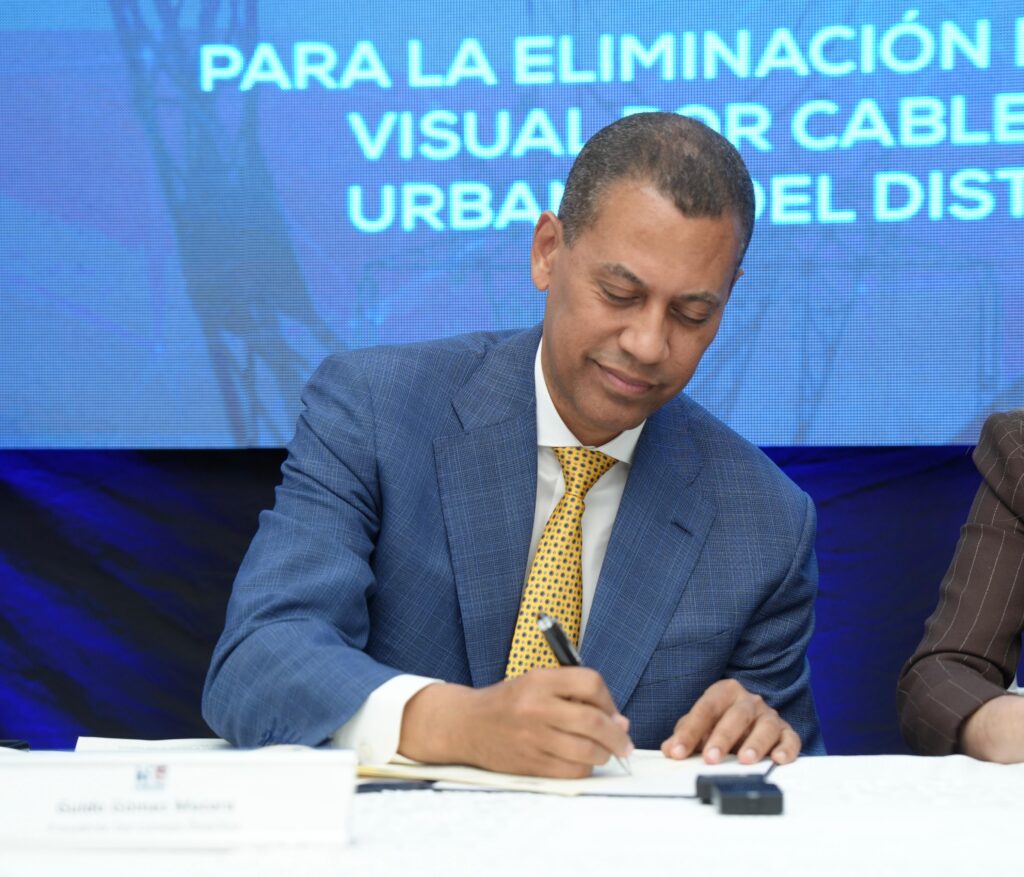  El Instituto Dominicano de las Telecomunicaciones (Indotel), la Alcaldía del Distrito Nacional (ADN) y el Consejo Unificado de las Empresas Distribuidoras de Electricidad (CUED) firmaron un acuerdo de cooperación para avanzar en el retiro del cableado aéreo en desuso y obsoleto, así como en el ordenamiento de las infraestructuras que afectan la imagen urbana y la seguridad de la ciudadanía.