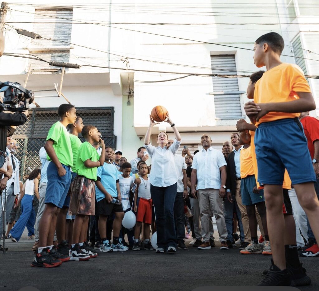 Carolina Mejía inauguró el parque lineal Villa María, una recuperación integral que devuelve aceras para que los ciudadanos transiten libremente y disfruten de un nuevo espacio caracterizado por el orden.