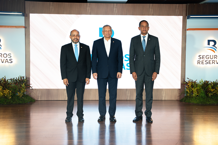 Seguros Reservas celebró un cóctel conmemorativo con motivo de su 24° aniversario, en un encuentro que reunió a corredores de seguros, destacados reaseguradores, ejecutivos de la institución, miembros del Consejo de Administración y de su casa matriz, el Banco de Reservas, para celebrar los logros alcanzados.