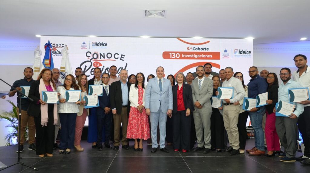 El Instituto Dominicano de Evaluación e Investigación de la Calidad Educativa (Ideice)
anunció la realización de 130 estudios que desarrollarán este año, 192 docentes investigadores en centros
educativos de las 18 demarcaciones del país, a través del programa “Conoce tu Regional Investigado” (CTRI).