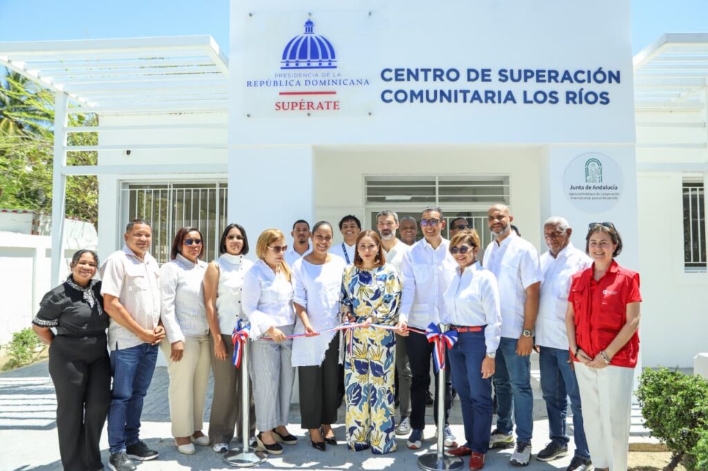 La Dirección de Desarrollo Social Supérate inauguró el Centro de Superación Comunitaria Los Ríos, en la provincia Bahoruco, como parte de los esfuerzos para promover la inclusión social y el desarrollo de capacidades en comunidades en situación de vulnerabilidad.