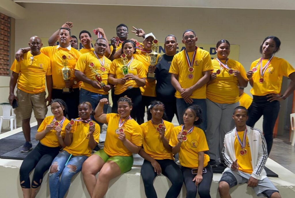 La selección de La Vega ganó el Campeonato Regional Norte de Mayores de Levantamiento de Pesas celebrado en el remozado pabellón del Complejo Deportivo de esta ciudad.