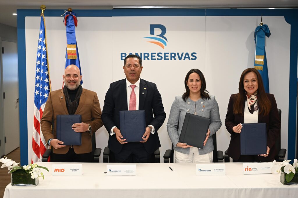 El Banco de Reservas de la República Dominicana, MIO, S.A.S. y Ria Money Transfer anunciaron la firma de una alianza estratégica orientada a fortalecer y modernizar los servicios de envío y recepción de remesas, así como a impulsar la inclusión financiera y la digitalización de los pagos en el país.