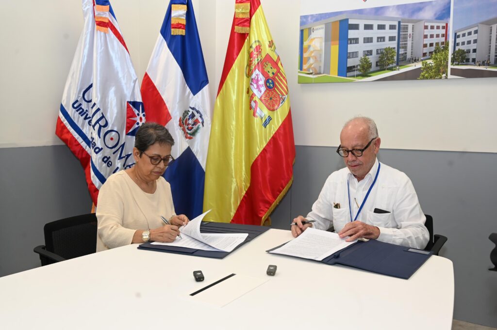 El Voluntariado Banreservas firmó un convenio de colaboración con la Universidad de La Romana (UNIROMANA), con el objetivo de otorgar becas a estudiantes sobresalientes de escuelas públicas que aspiren a cursar la licenciatura en Gastronomía, como parte del programa Reservas del Futuro.
