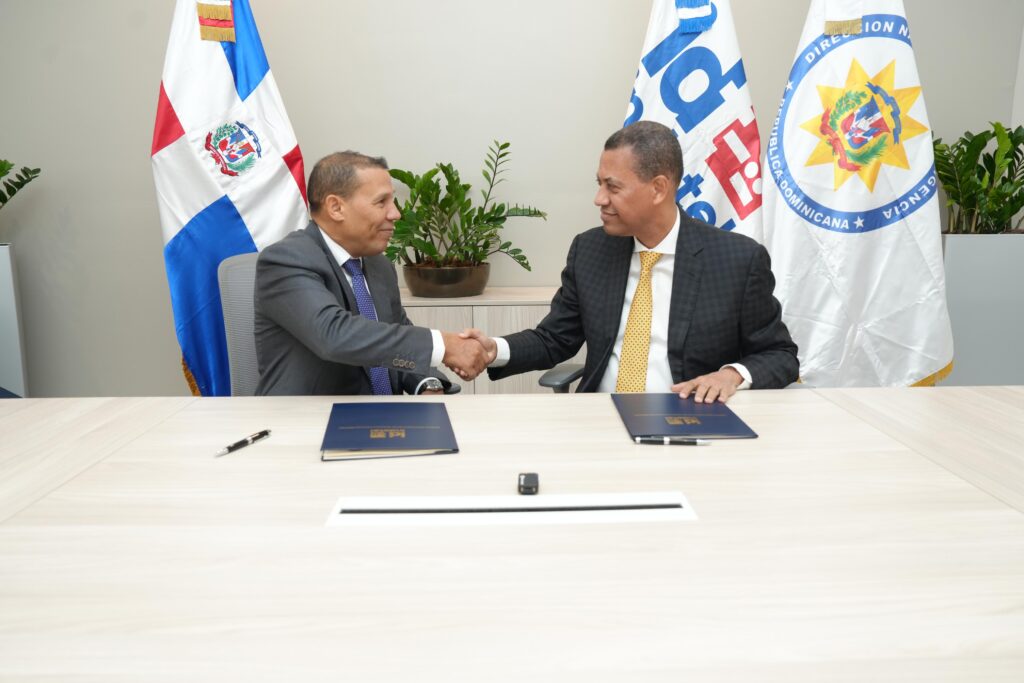 El Instituto Dominicano de las Telecomunicaciones (Indotel) firmó un acuerdo de cooperación interinstitucional con la Dirección Nacional de Inteligencia (DNI) para fortalecer la ciberseguridad, mediante mecanismos conjuntos orientados a la prevención, detección y mitigación de amenazas que puedan comprometer las telecomunicaciones, los servicios digitales y las infraestructuras tecnológicas de República Dominicana.