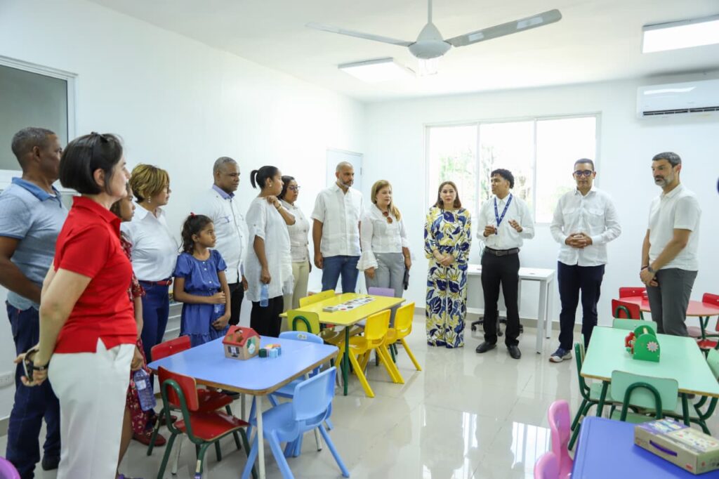 La Dirección de Desarrollo Social Supérate inauguró el Centro de Superación Comunitaria Los Ríos, en la provincia Bahoruco, como parte de los esfuerzos para promover la inclusión social y el desarrollo de capacidades en comunidades en situación de vulnerabilidad.