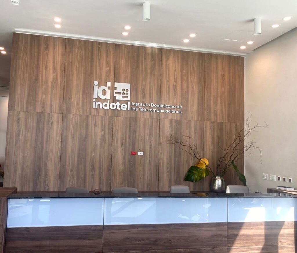 El Instituto Dominicano de las Telecomunicaciones (Indotel) realizará este martes un simulacro de apagón analógico en las regiones Este y Cibao, como parte de las acciones de preparación para la transición hacia la televisión digital terrestre en República Dominicana. 