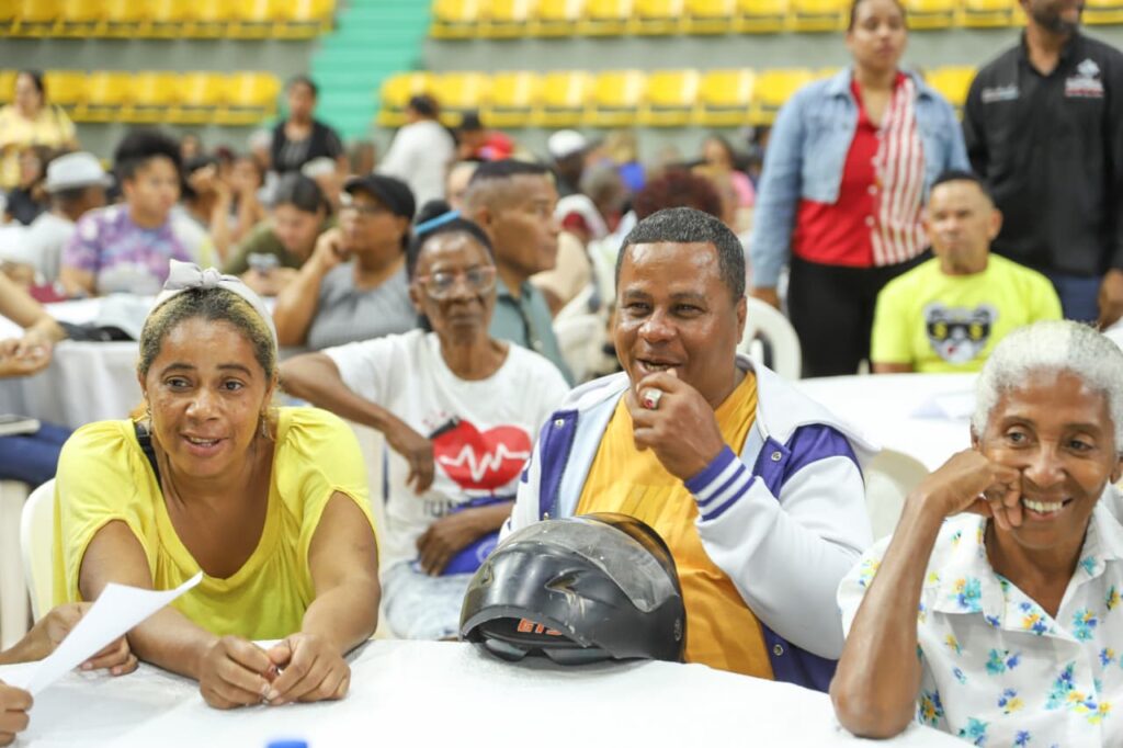 Mayra Jiménez, directora general de la Dirección de Desarrollo Social Supérate, señaló que la alta prioridad, que ha dado el gobierno del presidente Luis Abinader a los programas de protección social procura la superación de la pobreza, garantizando el derecho a una vida digna de las personas que viven en condiciones de mayor vulnerabilidad.