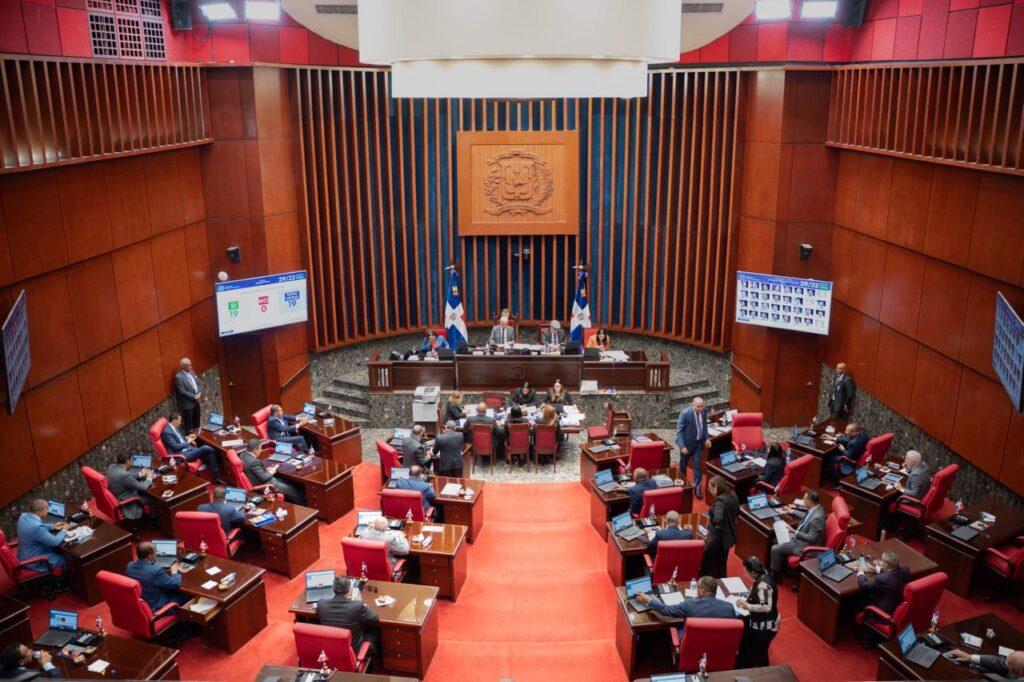  El Senado de la República aprobó en primera lectura el Proyecto de Ley Orgánica que deroga los artículos 156, 157 y 158 de la Ley 20-23, Orgánica del Régimen Electoral.