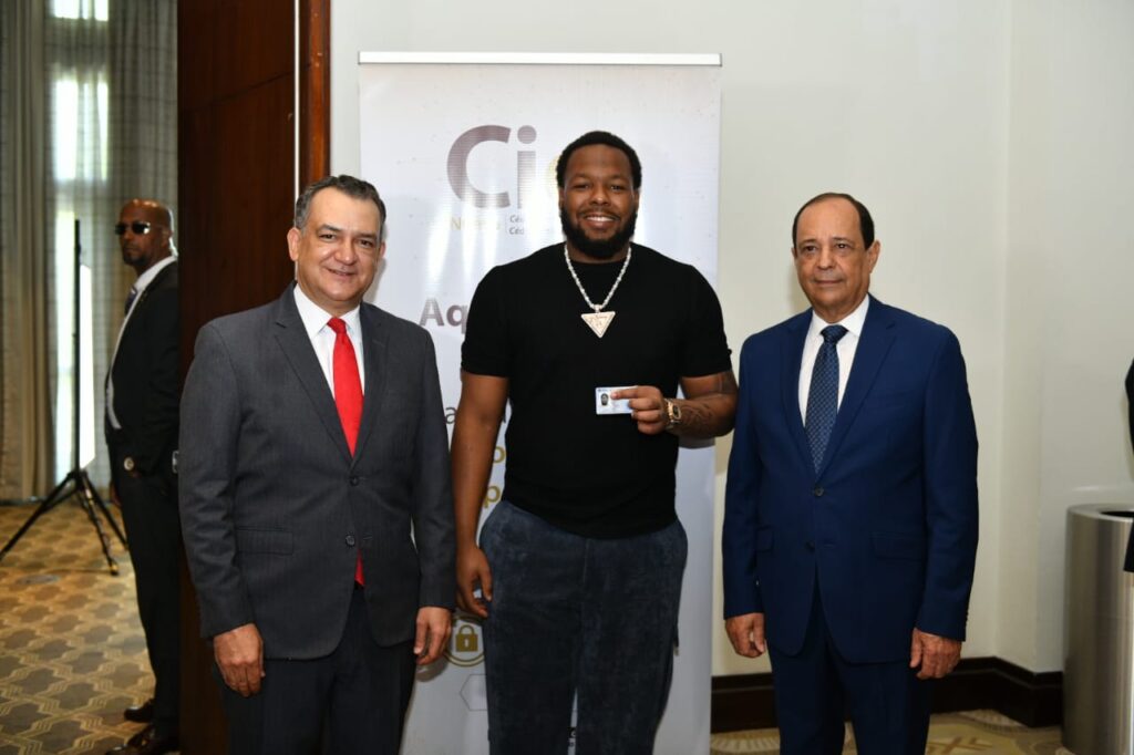 La Junta Central Electoral (JCE) realizó una jornada especial de captura de datos y entrega inmediata de la nueva cédula a los integrantes de la selección dominicana del Clásico Mundial de Béisbol previo a los jugadores partir a su compromiso deportivo a representar a República Dominicana fuera del país.