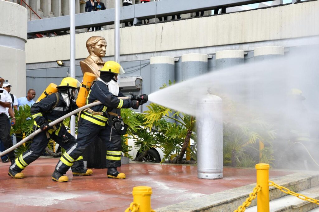 La República Dominicana moderniza su sistema de bomberos con la reparación de más de 130 camiones, nuevas unidades y proyectos estratégicos impulsados por el Ministerio de Interior y Policía y la Dirección Nacional de Bomberos para fortalecer la respuesta ante emergencias.