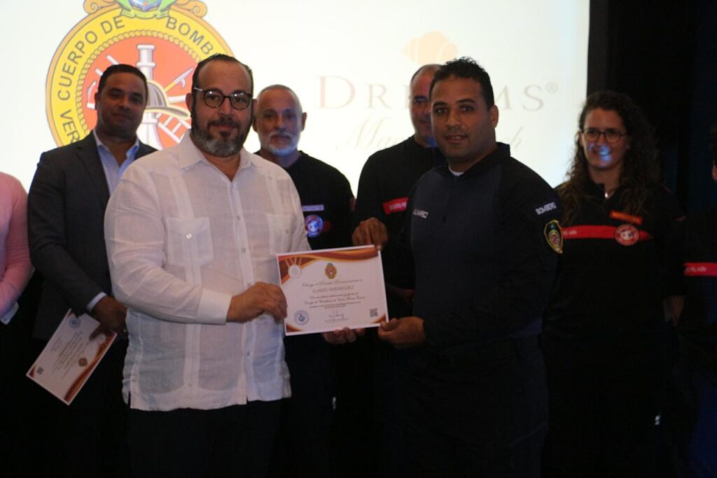 La República Dominicana moderniza su sistema de bomberos con la reparación de más de 130 camiones, nuevas unidades y proyectos estratégicos impulsados por el Ministerio de Interior y Policía y la Dirección Nacional de Bomberos para fortalecer la respuesta ante emergencias.