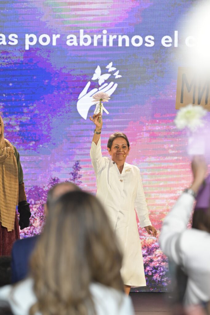 En conmemoración del Día Internacional de la Mujer, el Voluntariado Banreservas celebró el encuentro “Dos orígenes, un propósito”, una emotiva e impactante iniciativa que resaltó los antecedentes históricos de esta fecha, poniendo en perspectiva sus orígenes en Estados Unidos y Rusia.