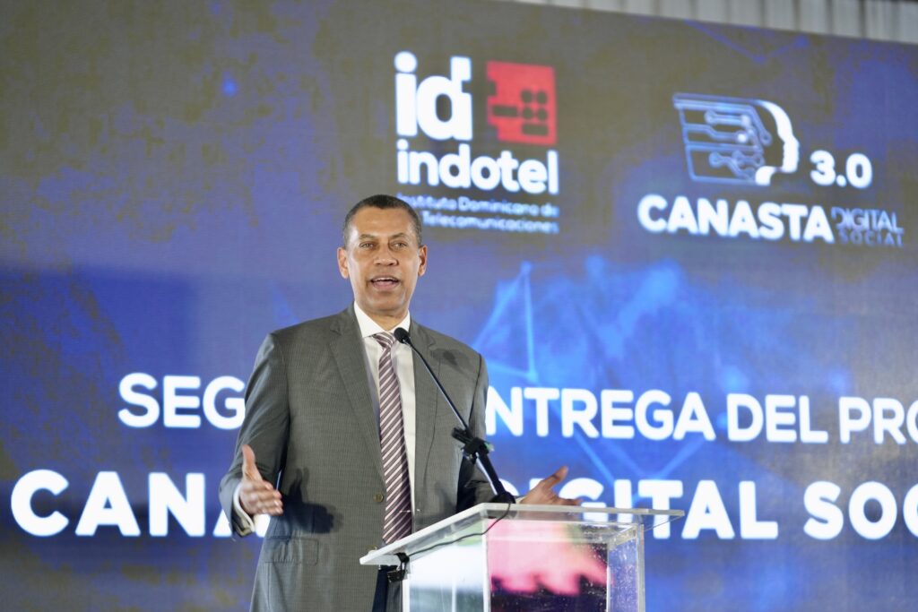 El Instituto Dominicano de las Telecomunicaciones (Indotel), a través de su Fondo de Desarrollo de las Telecomunicaciones (FDT), realizó una de entrega del  Programa Canasta Digital Social 3.0, en el municipio Santo Domingo Norte, beneficiando a 1,000 mujeres y hombres residentes en diferentes comunidades de esa demarcación, con el objetivo de dotarles de un programa uso adecuado de las nuevas tecnologías, un dispositivo móvil y subsidio internet móvil y llamadas por 24 meses, que les permitan mejorar social y económicamente.