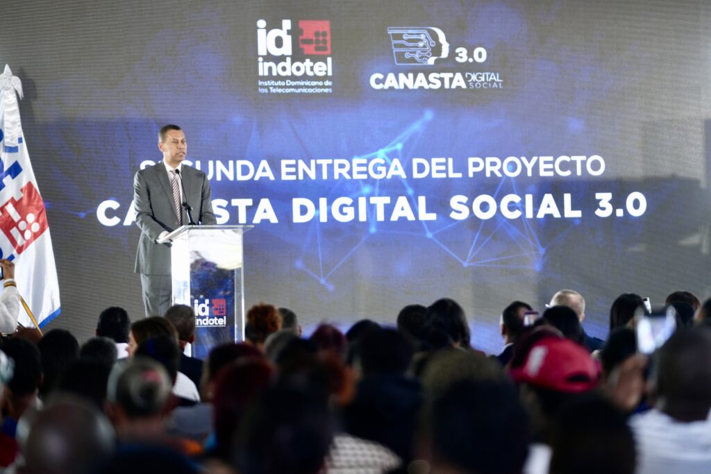 El Instituto Dominicano de las Telecomunicaciones (Indotel), a través de su Fondo de Desarrollo de las Telecomunicaciones (FDT), realizó una de entrega del  Programa Canasta Digital Social 3.0, en el municipio Santo Domingo Norte, beneficiando a 1,000 mujeres y hombres residentes en diferentes comunidades de esa demarcación, con el objetivo de dotarles de un programa uso adecuado de las nuevas tecnologías, un dispositivo móvil y subsidio internet móvil y llamadas por 24 meses, que les permitan mejorar social y económicamente.