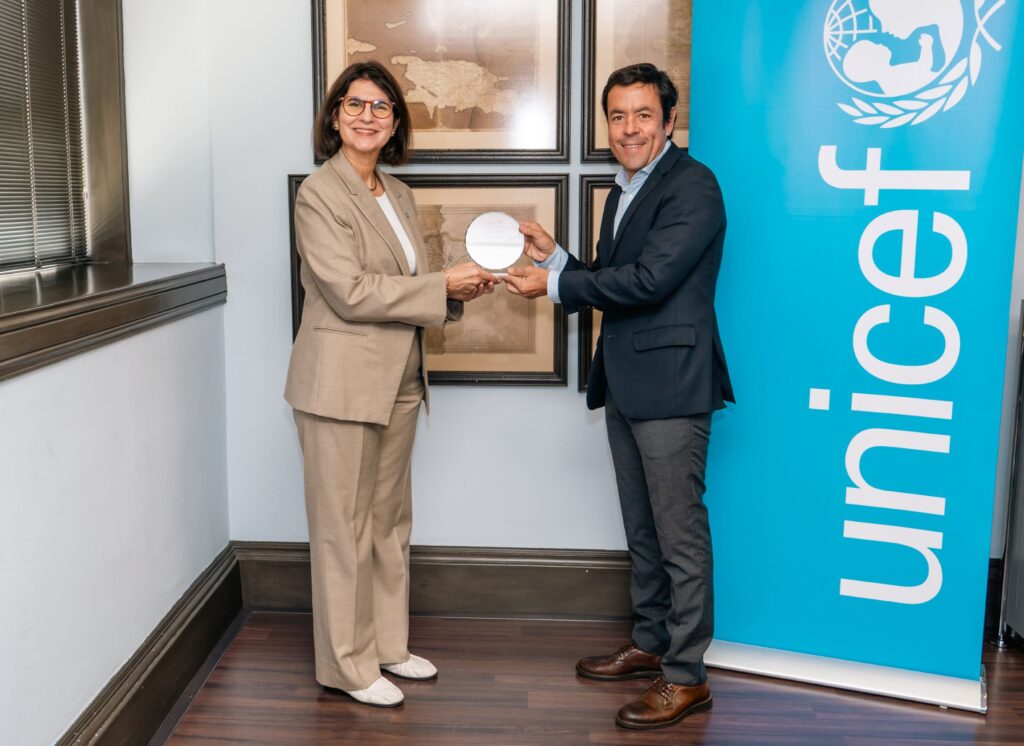 El Fondo de las Naciones Unidas para la Infancia (UNICEF) otorgó un reconocimiento especial a los integrantes de su Consejo Asesor Empresarial en República Dominicana, destacando su compromiso sostenido durante nueve años consecutivos en favor de la niñez.