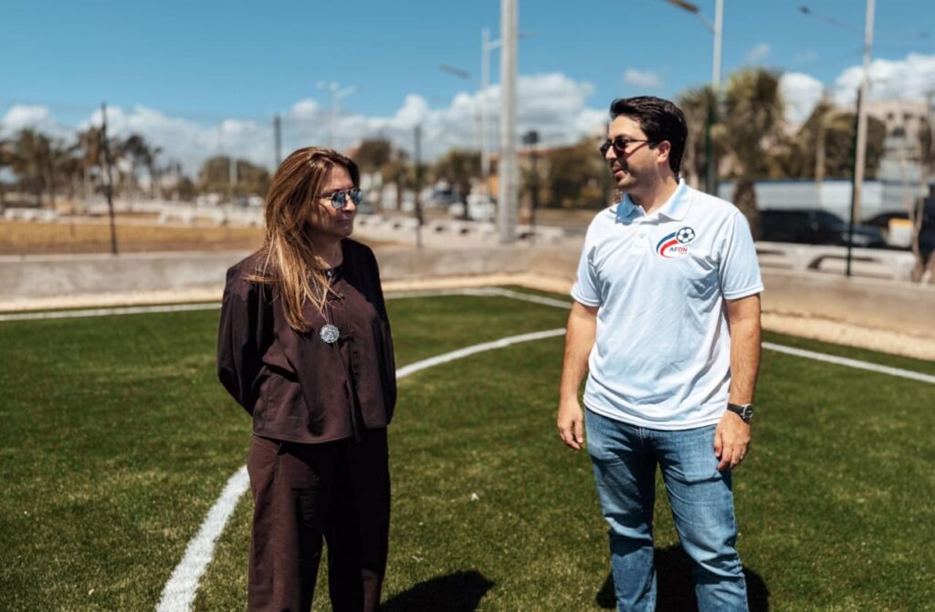 Carolina Mejía recorrió los avances del Malecón Deportivo, resaltando los adelantos en la construcción de la cancha de fútbol y del skate park , como parte de la recuperación de espacios que ha transformado el litoral capitaleño.