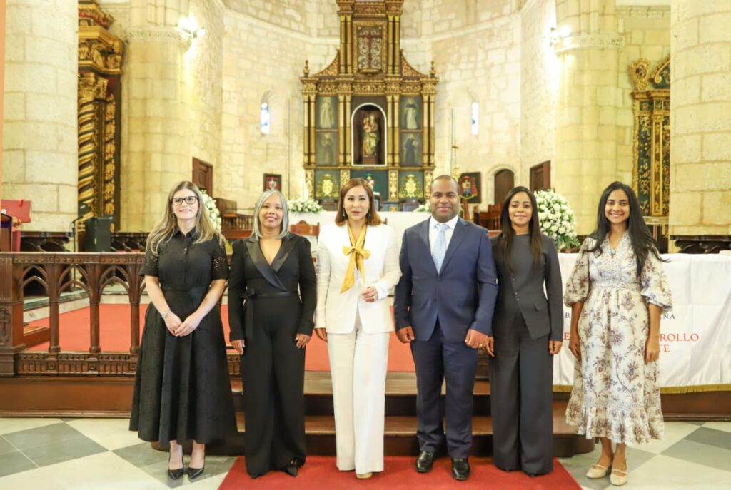 La Dirección de Desarrollo Social Supérate conmemoró su primer aniversario con una solemne misa celebrada en la Catedral Primada de América, en un acto cargado de reflexión, gratitud y reafirmación del compromiso institucional con las familias más vulnerables del país.