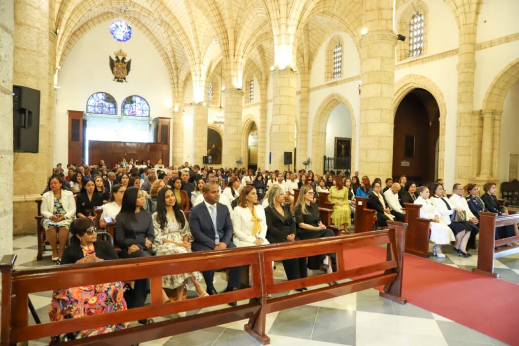 La Dirección de Desarrollo Social Supérate conmemoró su primer aniversario con una solemne misa celebrada en la Catedral Primada de América, en un acto cargado de reflexión, gratitud y reafirmación del compromiso institucional con las familias más vulnerables del país.