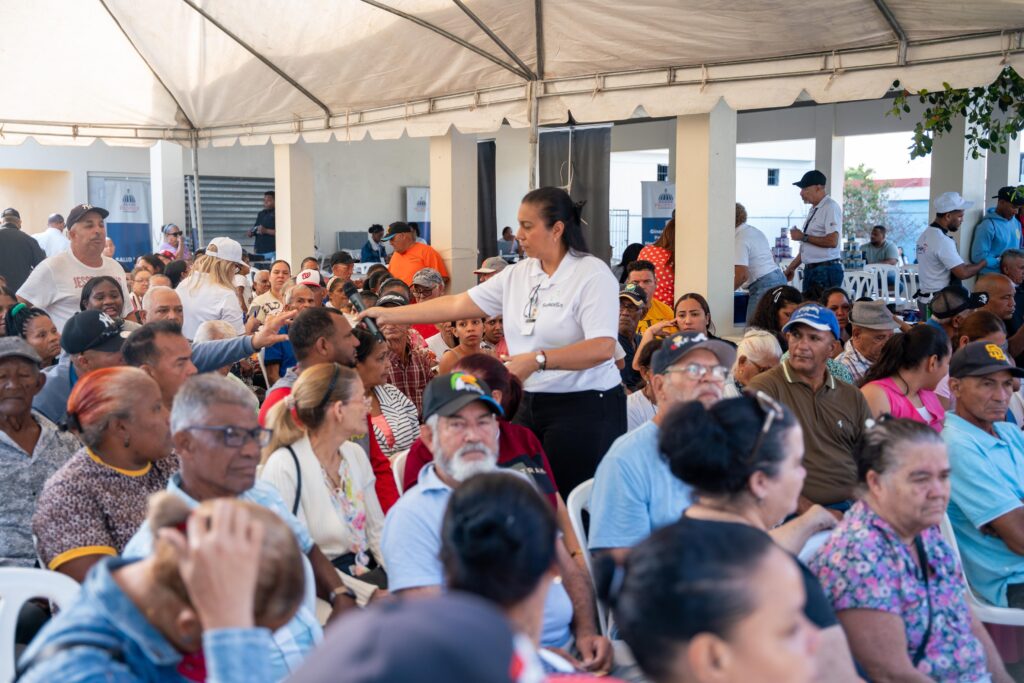 El Gobierno dominicano, a través de la Dirección de los Proyectos Estratégicos y Especiales de la Presidencia (Propeep), llevó durante dos días consecutivos su jornada de inclusión social “Primero Tú” a las provincias La Vega y Espaillat.