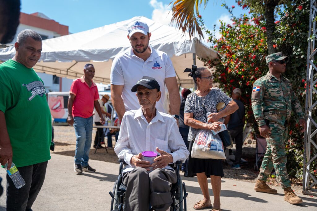 El Gobierno dominicano, a través de la Dirección de los Proyectos Estratégicos y Especiales de la Presidencia (Propeep), llevó durante dos días consecutivos su jornada de inclusión social “Primero Tú” a las provincias La Vega y Espaillat.