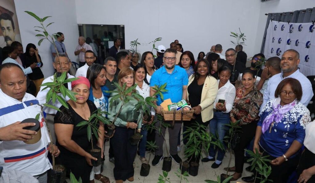 Con el objetivo de promover la seguridad alimentaria, el cuidado del medio ambiente y la producción agrícola en los hogares, fue lanzado el programa “Siembra Tu Patio: Siembra en Familia”, iniciativa desarrollada mediante una alianza estratégica entre el Fondo Especial para el Desarrollo Agropecuario (FEDA) y el Sindicato Nacional de Trabajadores de la Prensa (SNTP), filial Santo Domingo Oeste.