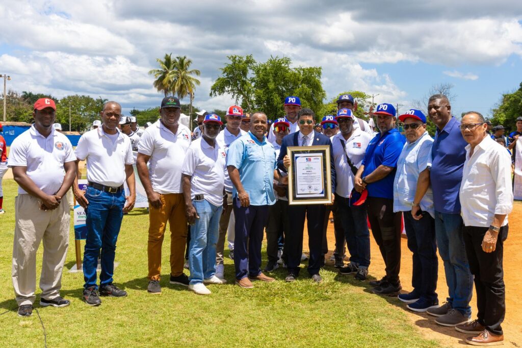La Asociación de Béisbol de la Provincia Santo Domingo (ABEPROSADO) dejó formalmente inaugurada la 3ra edición del Torneo de Béisbol Superior, evento que reúne a destacados talentos de la provincia y que en esta ocasión se disputa por la prestigiosa Copa Seaboard.