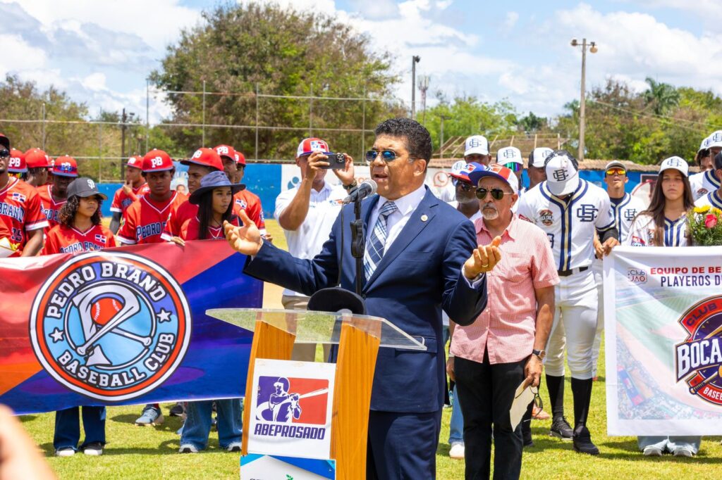 La Asociación de Béisbol de la Provincia Santo Domingo (ABEPROSADO) dejó formalmente inaugurada la 3ra edición del Torneo de Béisbol Superior, evento que reúne a destacados talentos de la provincia y que en esta ocasión se disputa por la prestigiosa Copa Seaboard.
